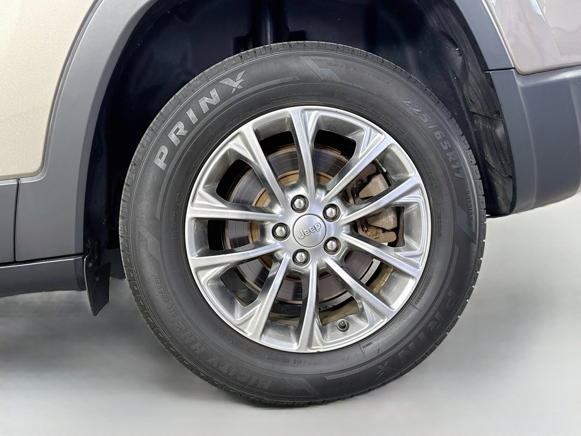 Used 2019 Jeep Cherokee Latitude Plus w/ Cold Weather Group AWD/4WD image 31