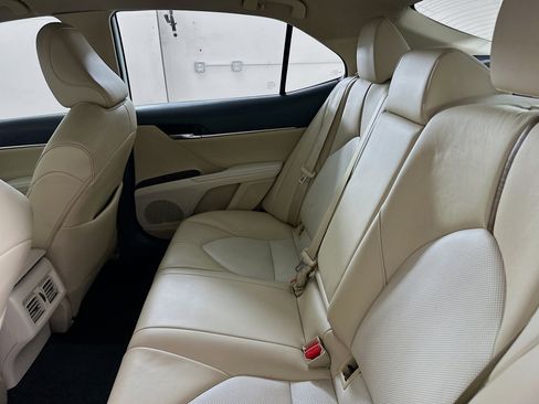 Used 2020 Toyota Camry XLE image 27