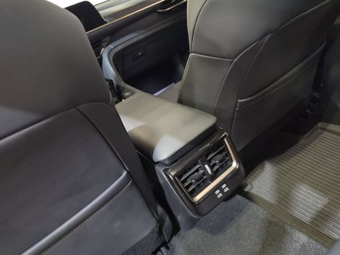 Used 2024 Toyota Crown AWD/4WD image 23