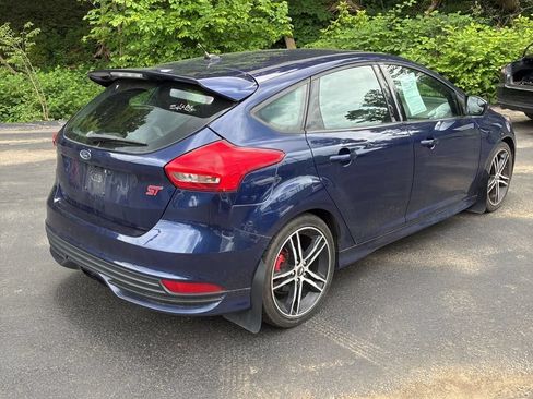 Used 2017 Ford Focus ST w/ Equipment Group 401A FWD image 6