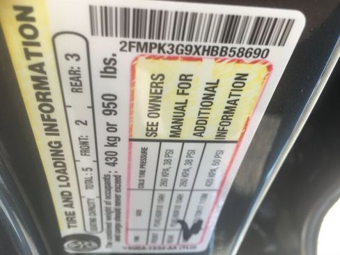 Used 2017 Ford Edge SE w/ Cargo Accessory Package image 7