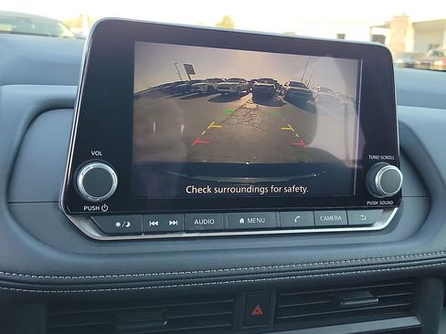 Used 2025 Nissan Rogue S image 16