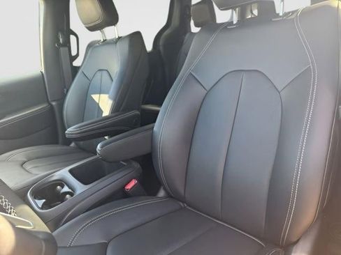 New 2026 Chrysler Pacifica Select image 20