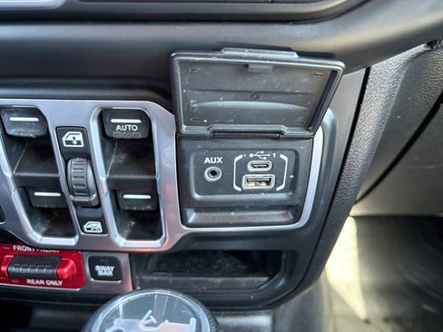 Used 2018 Jeep Wrangler Unlimited Rubicon image 19