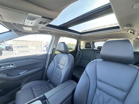 New 2026 Nissan Rogue Platinum image 22