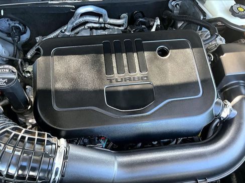 Used 2022 GMC Acadia SLE FWD image 33