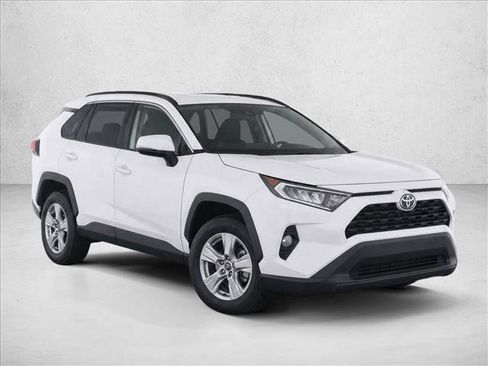 Used 2021 Toyota RAV4 XLE w/ Convenience Package FWD image 3