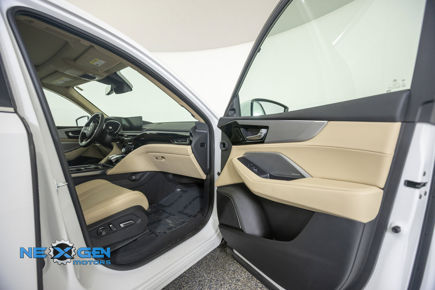 Used 2025 Acura MDX w/ Technology Package AWD/4WD image 6