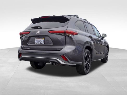 Certified 2022 Toyota Highlander XSE image 3