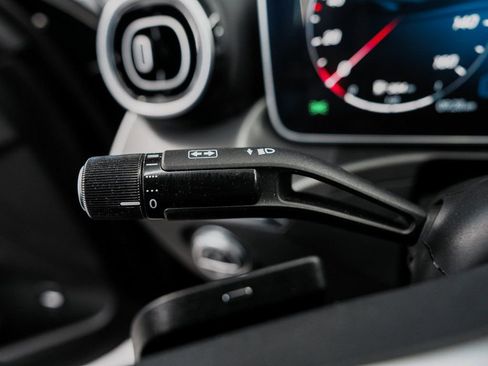 Used 2025 Mercedes-Benz C 300 4MATIC Sedan image 23