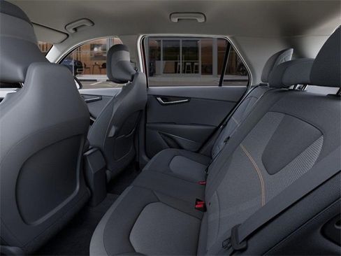 Used 2025 Kia Niro LX image 19