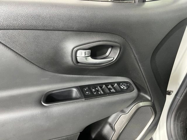 Used 2021 Jeep Renegade Limited AWD/4WD image 13