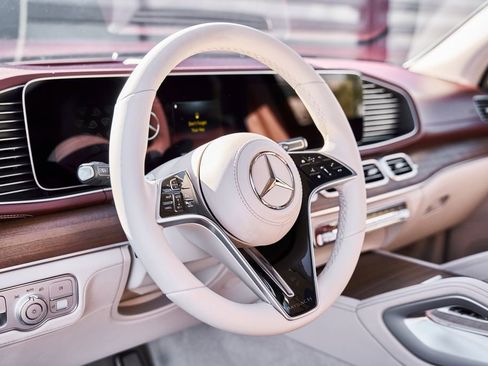 Used 2024 Mercedes-Benz Maybach GLS 600 4MATIC image 36