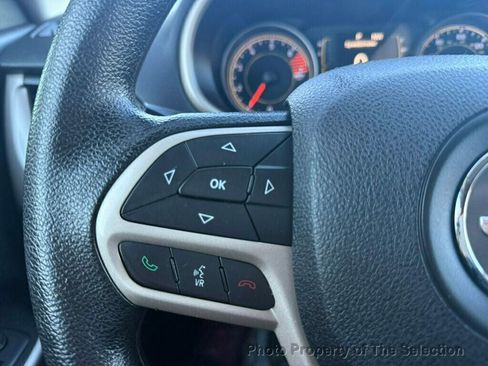 Used 2017 Jeep Cherokee Sport image 20