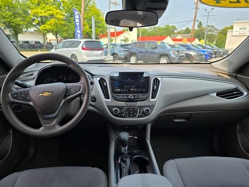 Used 2024 Chevrolet Malibu LT FWD image 3