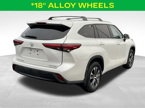 Used 2022 Toyota Highlander XLE image 9