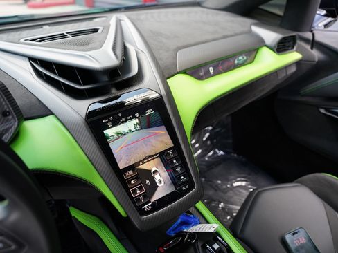 Used 2024 Lamborghini Revuelto AWD/4WD image 3