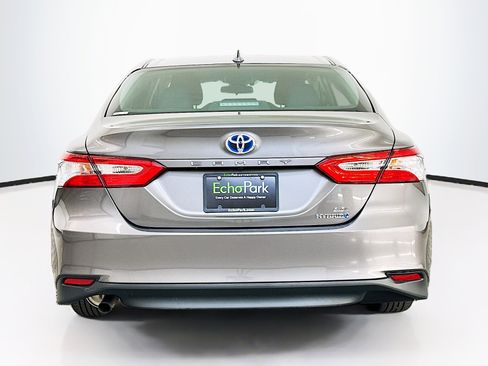 Used 2020 Toyota Camry LE image 7