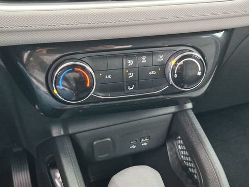 Used 2025 Chevrolet TrailBlazer LT FWD image 36