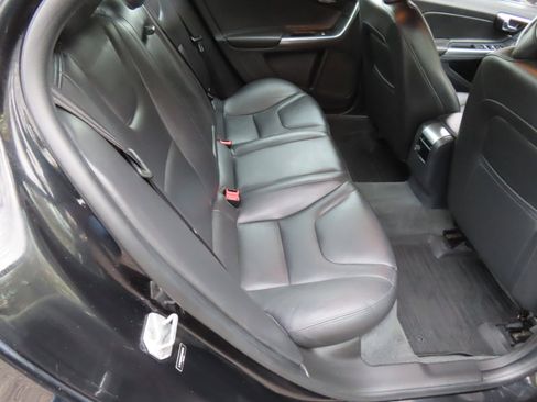 Used 2018 Volvo S60 T5 Inscription image 17