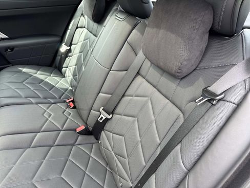 Certified 2023 BMW 760i xDrive w/ Luxury Rear Seating Package image 14