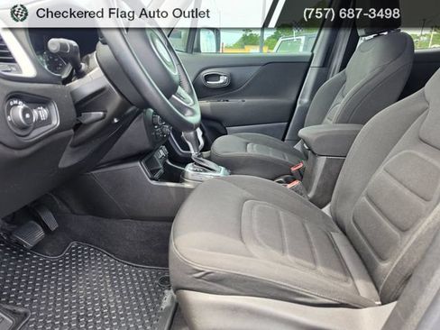 Used 2021 Jeep Renegade Latitude w/ Luxury Group I FWD image 18