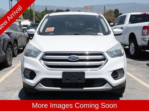 Used 2017 Ford Escape SE FWD image 2