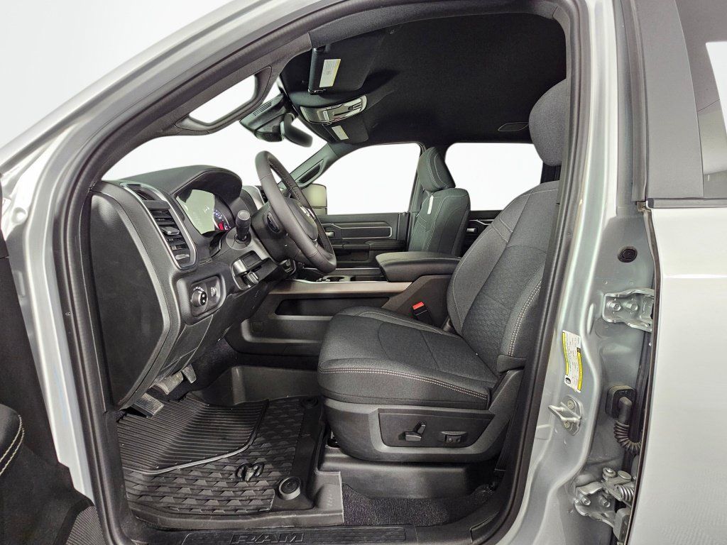 New 2026 RAM 3500 Big Horn AWD/4WD image 19
