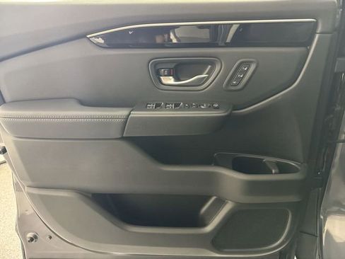 Used 2025 Honda Pilot Touring image 21