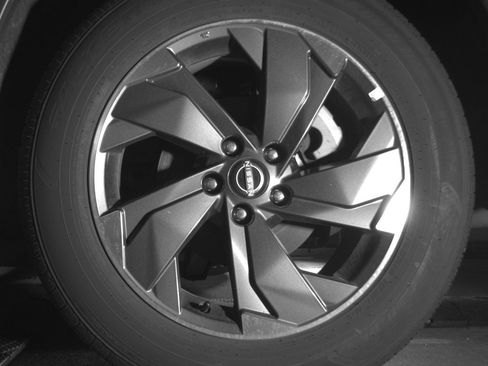 Used 2025 Nissan Rogue SV image 14