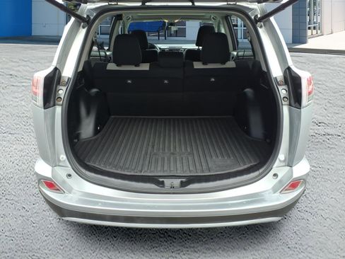 Used 2018 Toyota RAV4 XLE image 5