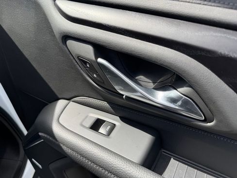 Used 2021 GMC Yukon Denali w/ Denali Premium Package image 33