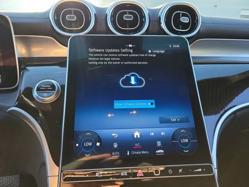 Used 2024 Mercedes-Benz GLC 300 4MATIC image 23