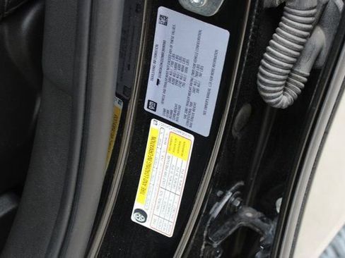 Used 2021 Chevrolet Suburban Z71 image 30