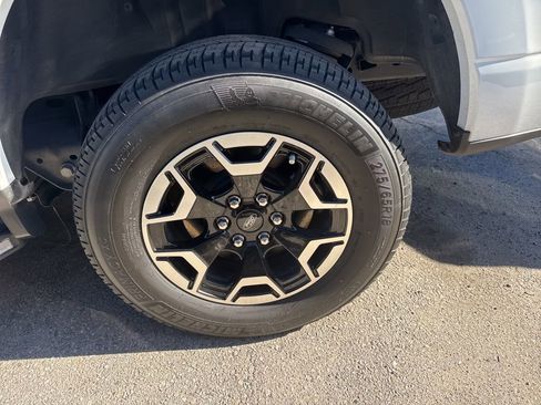 Used 2023 Ford F150 Lightning XLT image 7