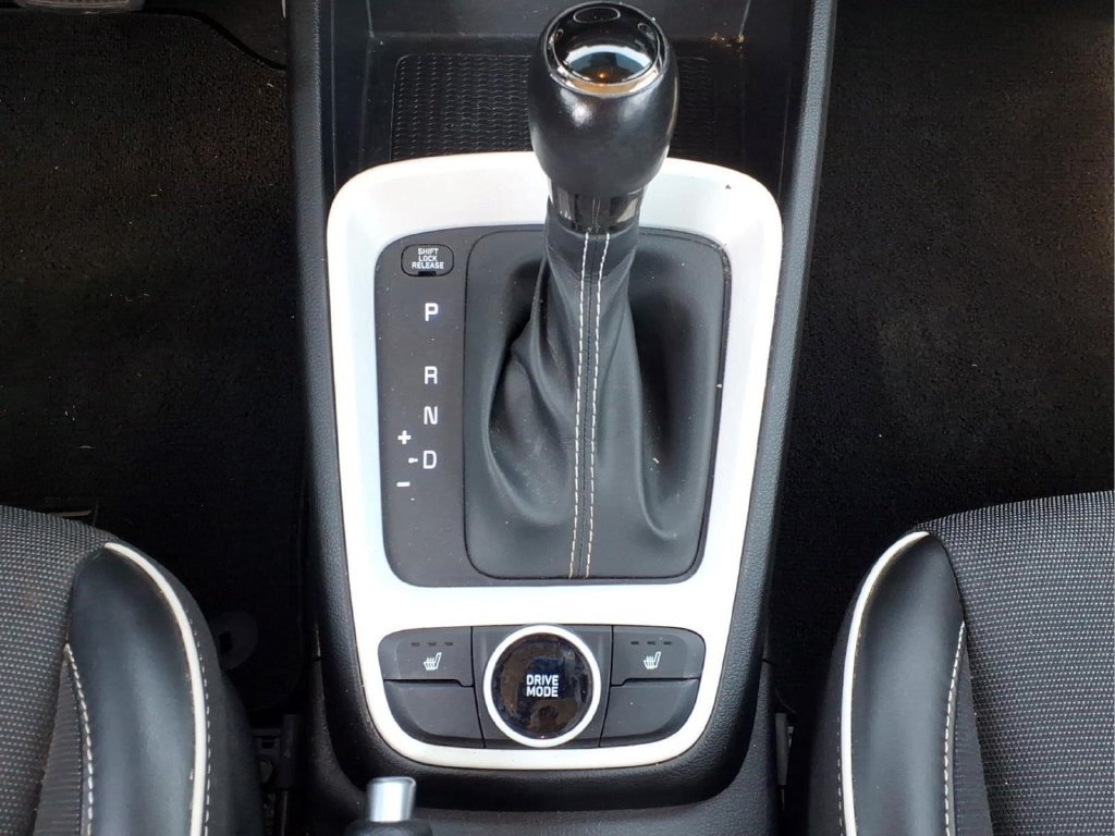 Used 2022 Hyundai Venue Limited FWD image 14