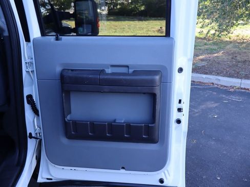 Used 2012 Ford F550 XL w/ Payload Upgrade Pkg image 31