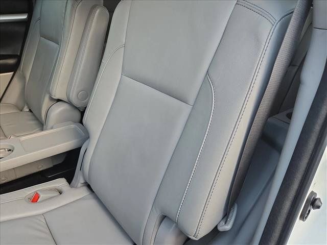 Used 2018 Toyota Highlander XLE AWD/4WD image 18