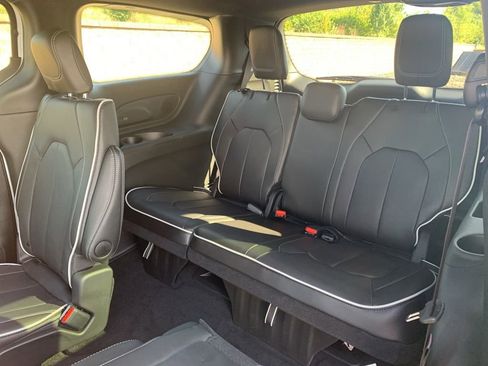 New 2026 Chrysler Pacifica Limited w/ S Appearance Package image 13