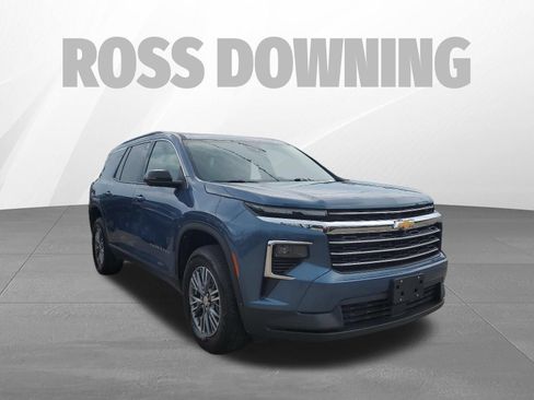 Used 2025 Chevrolet Traverse LT w/ Driver Confidence Package AWD/4WD image 3