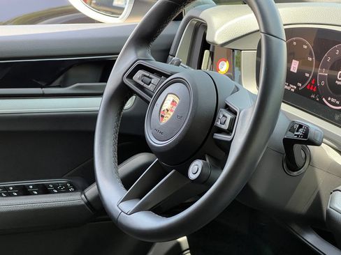 Certified 2024 Porsche Cayenne Coupe AWD/4WD image 39