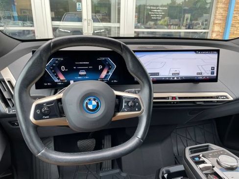 Used 2024 BMW iX xDrive50 w/ Premium Package AWD/4WD image 19