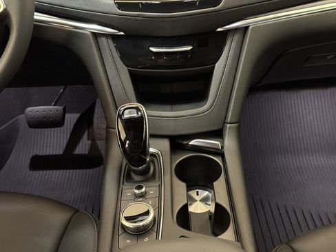 Used 2025 Cadillac XT5 Luxury w/ LPO, Floor Liner Package FWD image 17