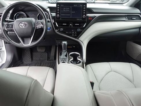 Certified 2022 Toyota Camry XLE FWD image 4