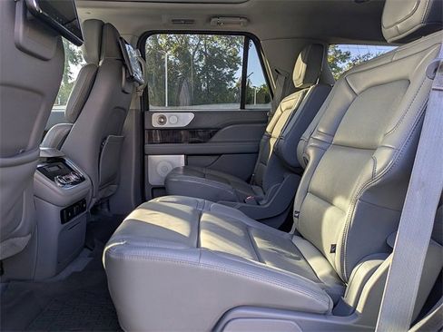 Used 2021 Lincoln Navigator Reserve image 14
