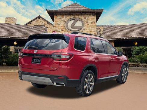 Used 2025 Honda Pilot Elite image 2