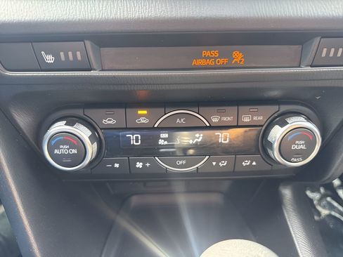 Used 2018 MAZDA MAZDA3 Touring image 17