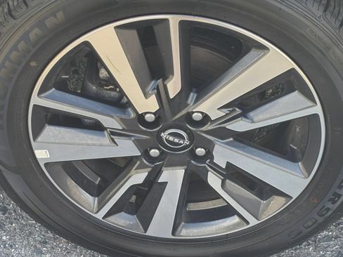 Used 2025 Nissan Versa SV FWD image 25