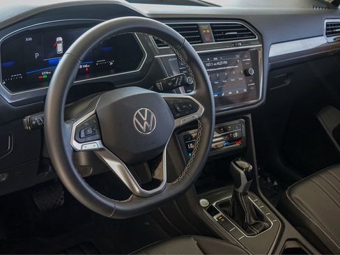 Used 2024 Volkswagen Tiguan SE image 9