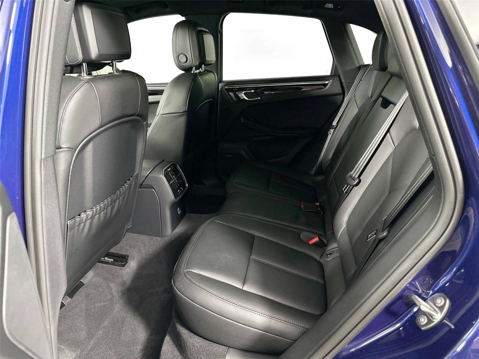 Certified 2026 Porsche Macan AWD/4WD image 27